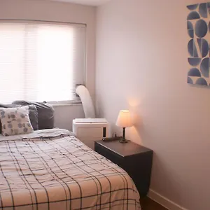 Apartment 3 Bedroom Southside Pad - Sleeps 8 - Amazing Location, Pittsburgh